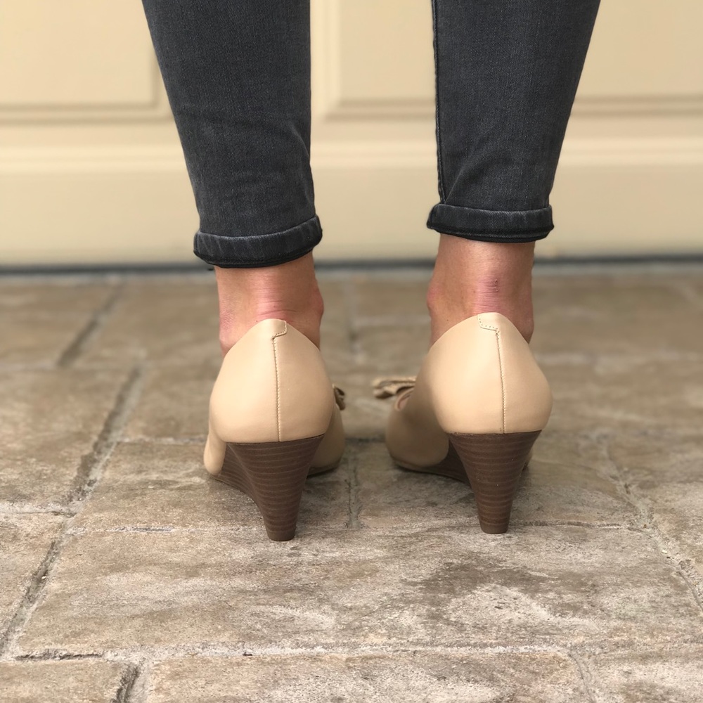 Leather Studded Pointy Bow Toe Kitten Wedge Sandal - Picture 4 of 7